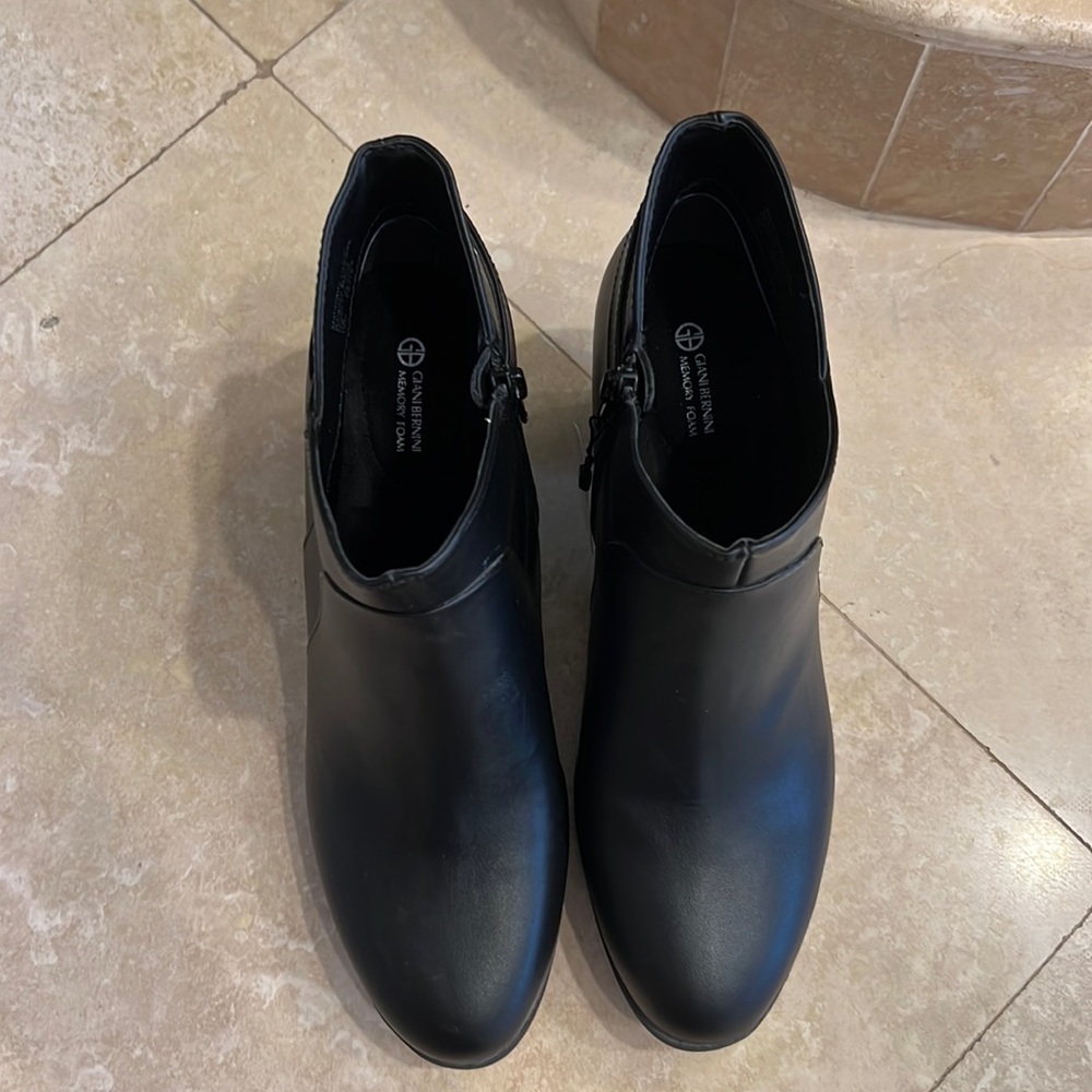 Giani Bernini memory foam black boots. New w/tags (no box). Size 10